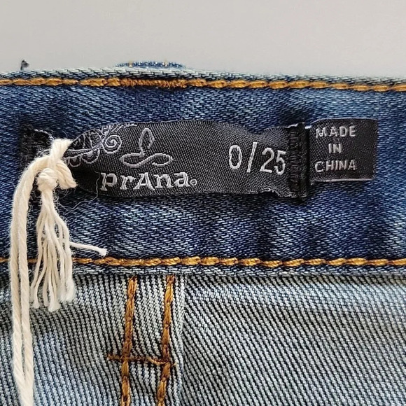 Prana London Distressed Denim Shorts with Released Cuff Dark Wash Size 25/0 NWT - Picture 6 of 10